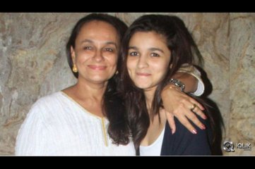 Celebrities With Mothers Exclusive Photos